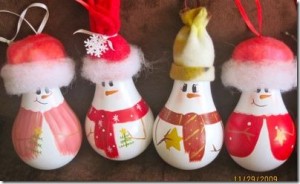bombillas recicladas para decorar en Navidad