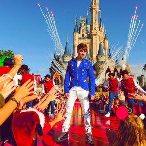 justin bieber y el castillo de la bella durmiente disney