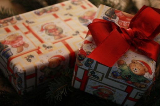 Envolver regalos de Navidad