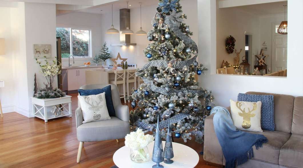 árbol de Navidad en azul y plata