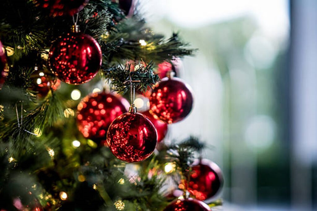 Claves para decorar el árbol de Navidad como un profesional 35
